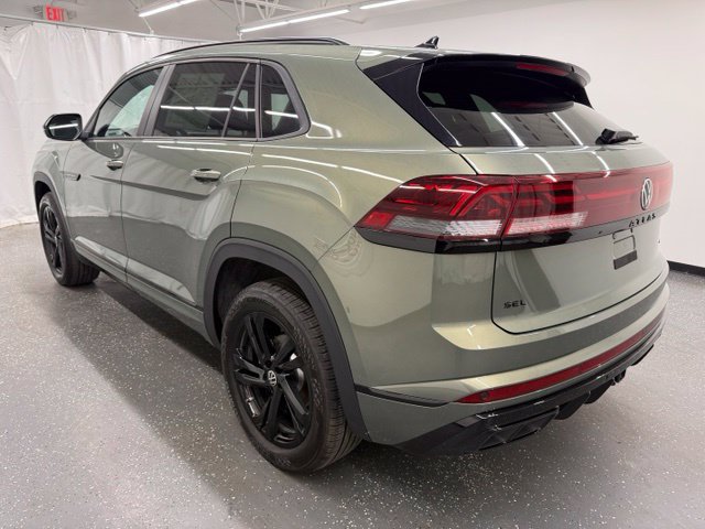Used 2026 Volkswagen Atlas Cross Sport SEL R-Line AWD/4WD image 4