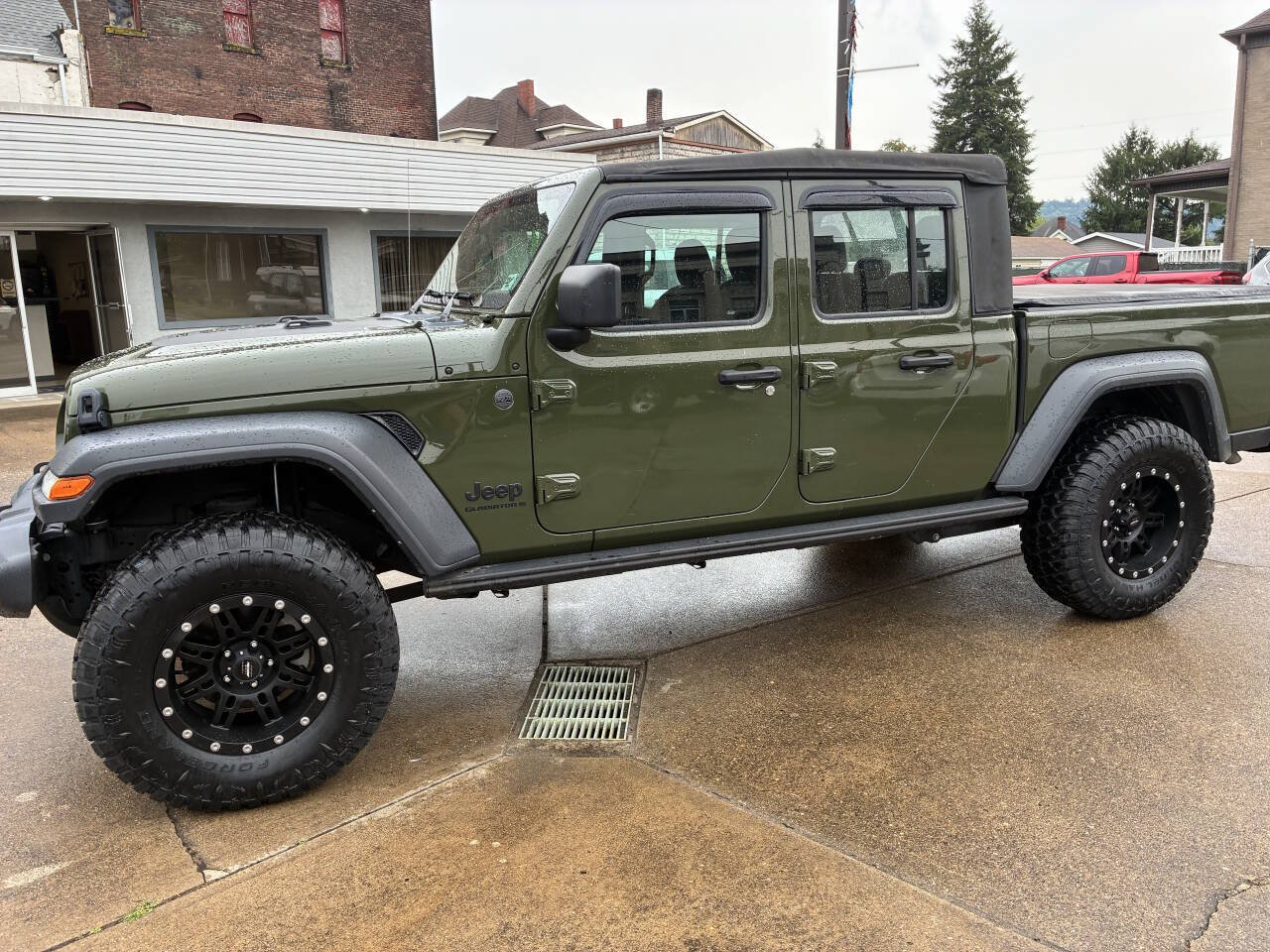 Used 2023 Jeep Gladiator Sport w/ Trailer Tow Package AWD/4WD image 2