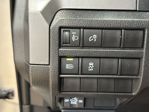 Used 2024 Toyota Tacoma SR5 AWD/4WD image 37