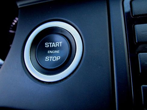 Used 2015 Land Rover Discovery Sport HSE Luxury image 26
