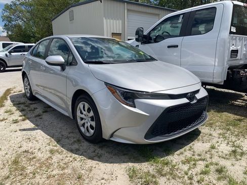 Used 2020 Toyota Corolla LE image 2