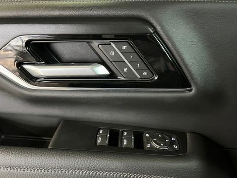 Used 2025 GMC Yukon XL Denali w/ Denali Reserve Package image 17