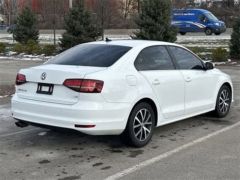 Used 2017 Volkswagen Jetta SE image 24
