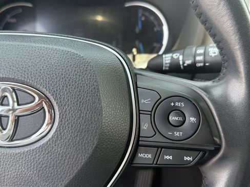 Used 2023 Toyota RAV4 XLE Premium AWD/4WD image 17