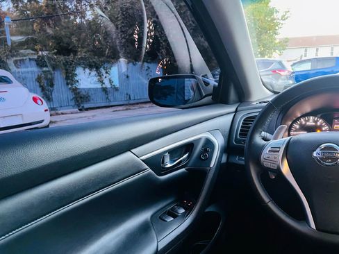 Used 2016 Nissan Altima 2.5 SR w/ LED Appearance Package image 23