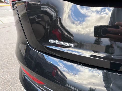 Used 2019 Audi e-tron Premium Plus image 6