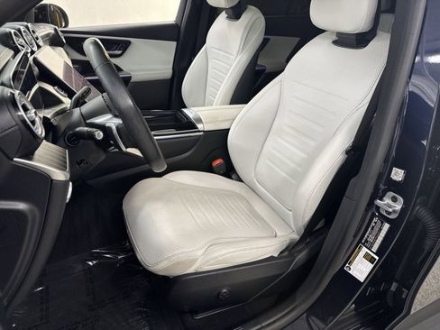 Used 2023 Mercedes-Benz GLC 300 4MATIC image 25