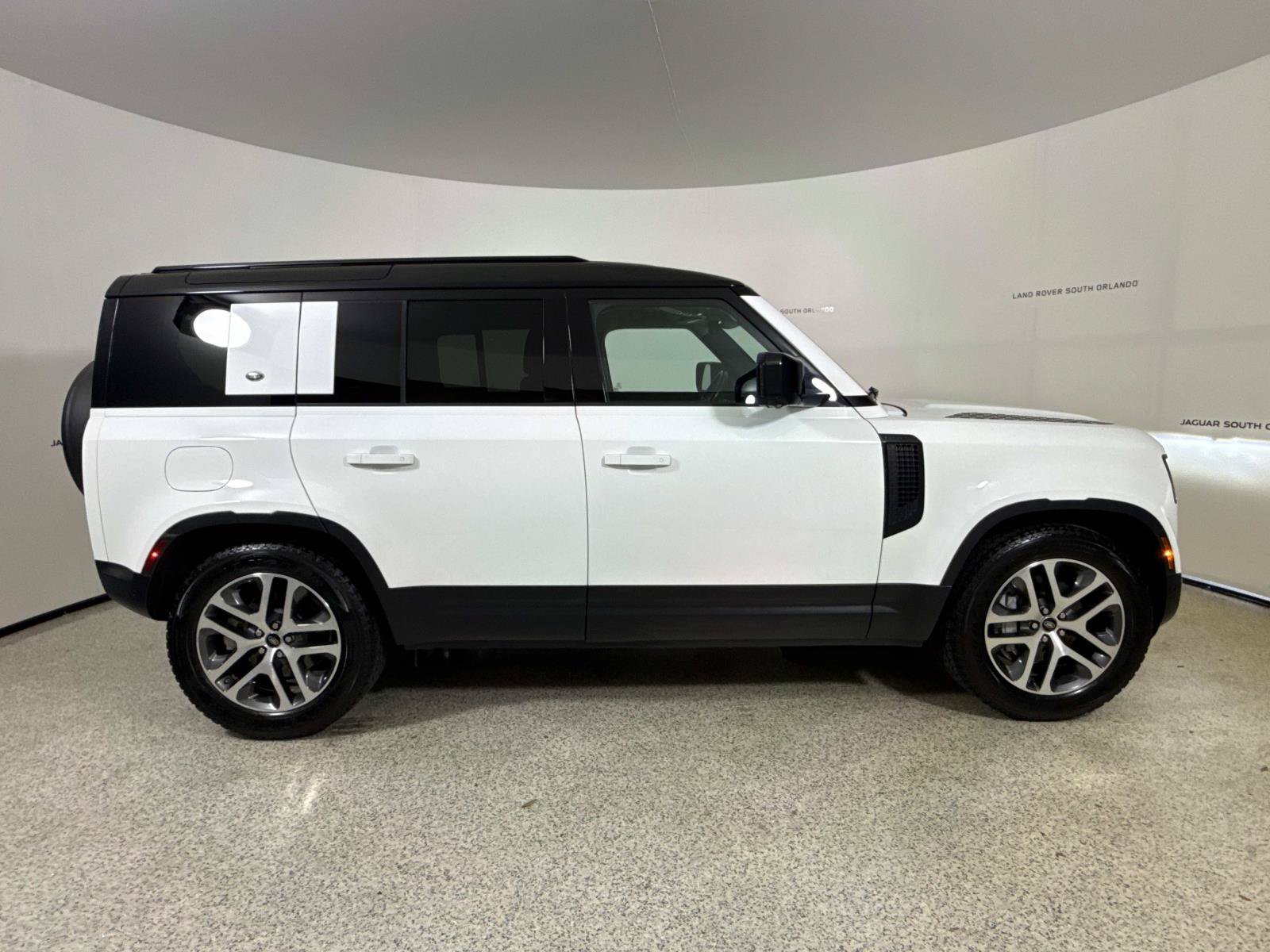 Used 2020 Land Rover Defender 110 SE AWD/4WD image 6