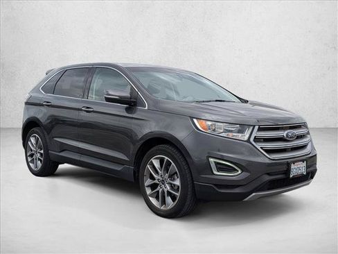 Used 2018 Ford Edge Titanium w/ Technology Package FWD image 3
