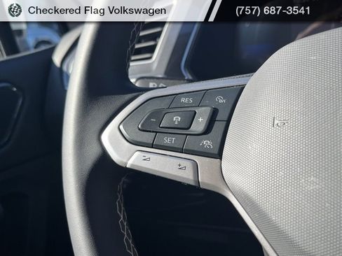 Used 2024 Volkswagen Tiguan SE image 36