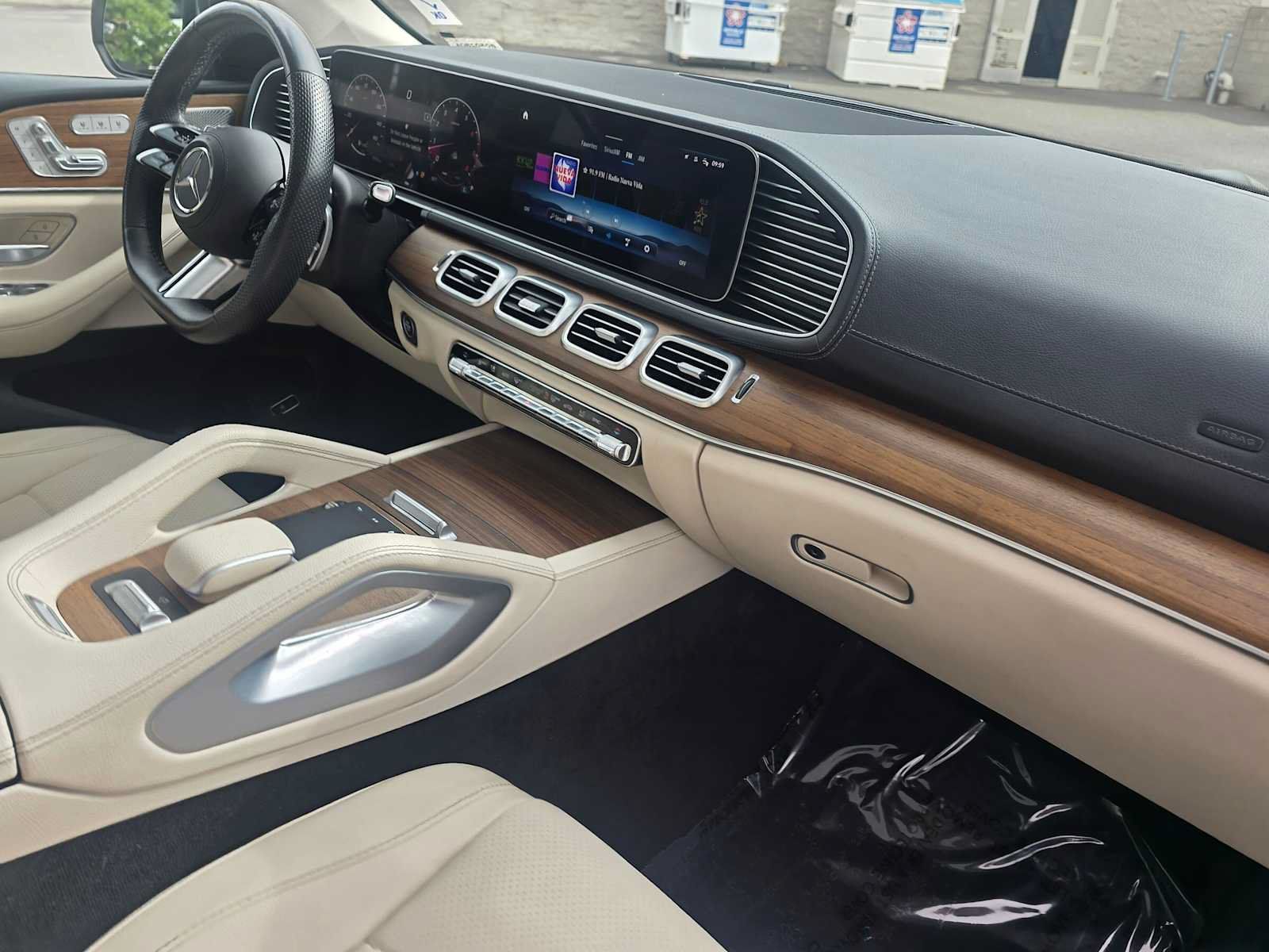 Used 2024 Mercedes-Benz GLS 450 4MATIC image 11