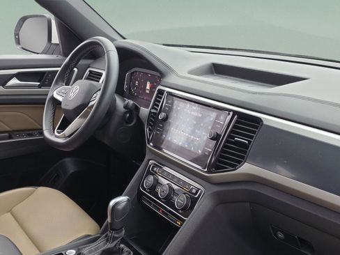 Used 2023 Volkswagen Atlas Cross Sport SE w/ Panoramic Sunroof Package image 29