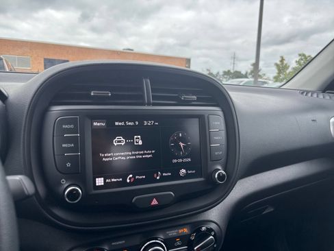 Used 2025 Kia Soul LX w/ LX Technology Package FWD image 19