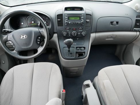 Used 2008 Hyundai Entourage image 14