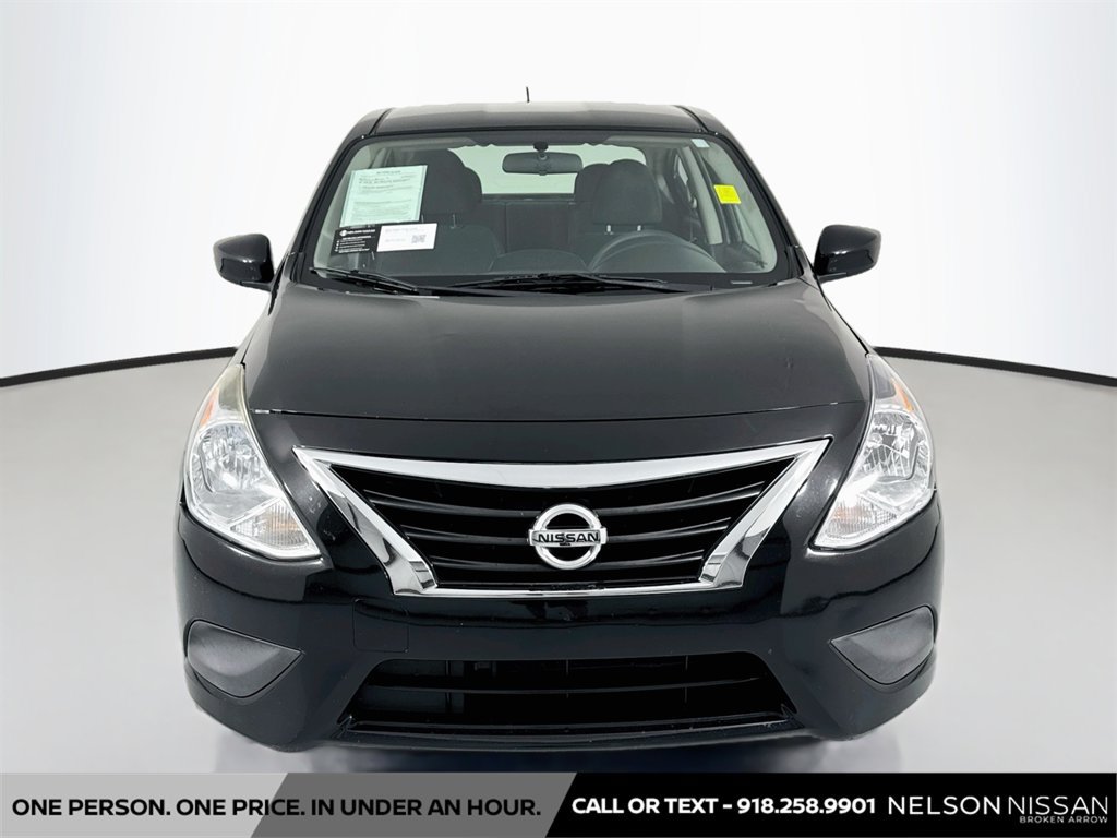 Used 2016 Nissan Versa SV FWD image 2