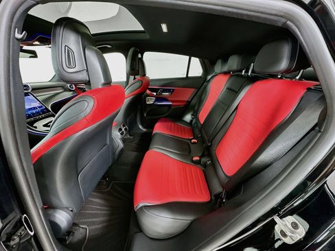 Used 2025 Mercedes-Benz GLC 300 4MATIC image 27