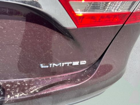Used 2016 Toyota Avalon Limited w/ Toyota Safety Sense Package FWD image 9