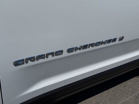 Used 2023 Jeep Grand Cherokee 4WD 4xe w/ Luxury Tech Group II image 8