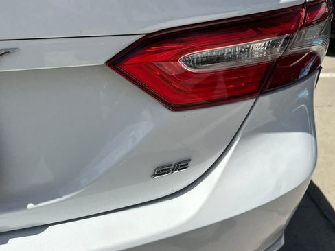 Used 2020 Toyota Camry SE FWD image 13