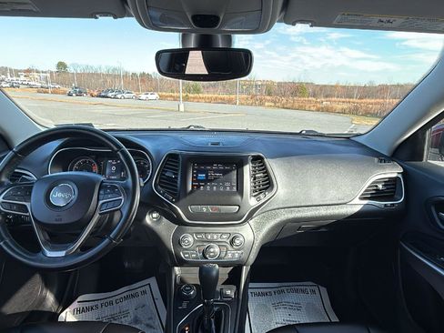 Used 2019 Jeep Cherokee Latitude Plus w/ Comfort/Convenience Group image 26