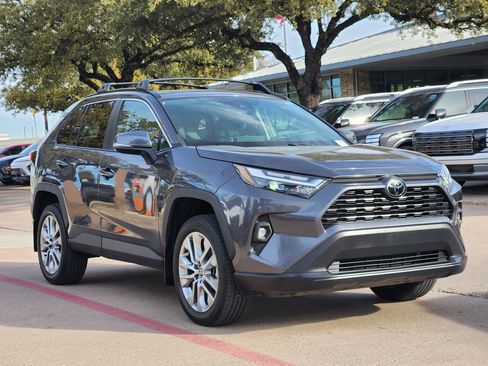 Used 2023 Toyota RAV4 XLE Premium image 3