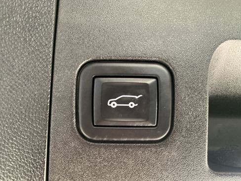Used 2020 Cadillac XT4 Premium Luxury w/ Driver Awareness Package FWD image 9