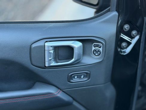 Used 2018 Jeep Wrangler Unlimited Rubicon image 31