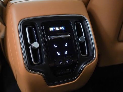 Used 2021 Aston Martin DBX image 20