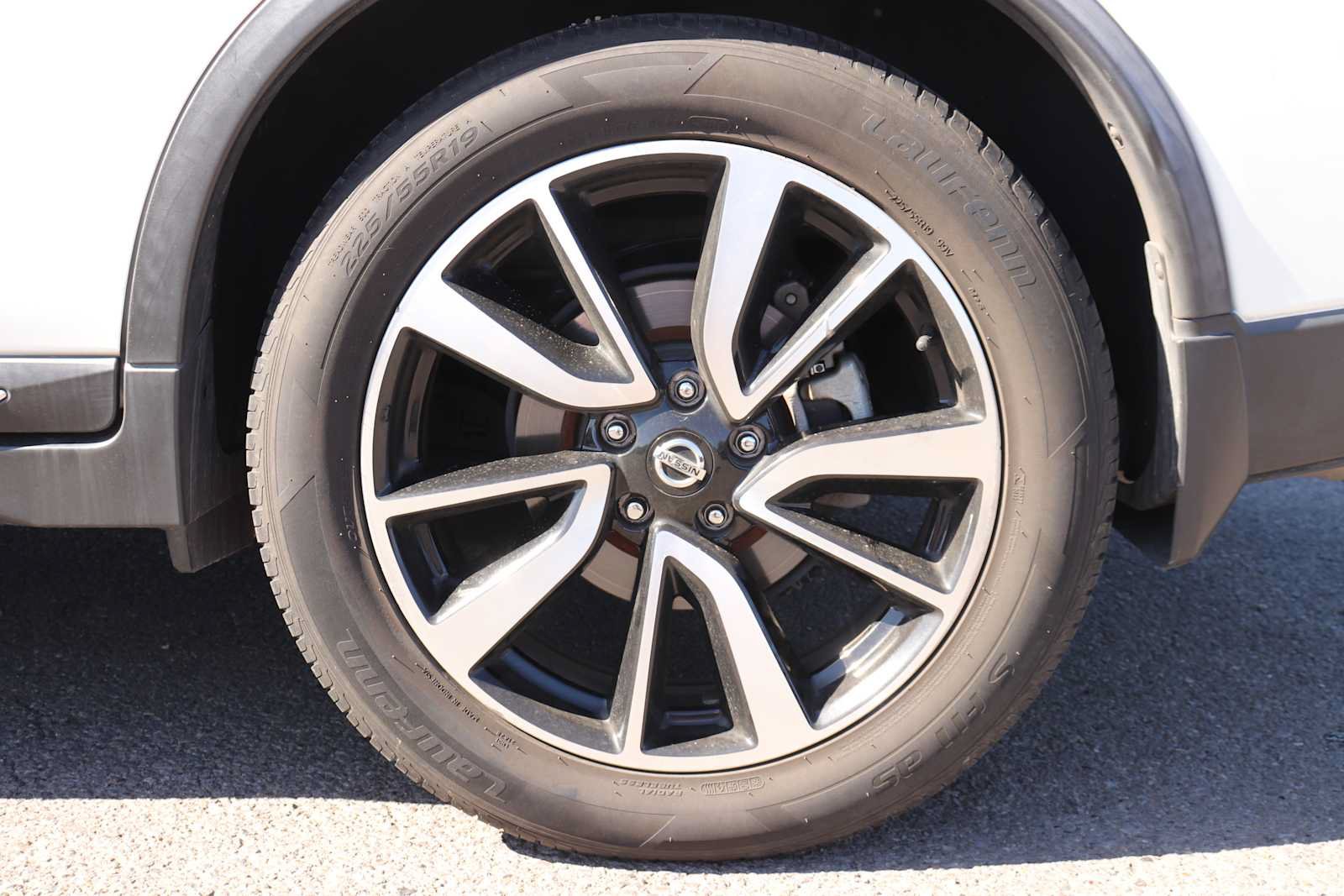 Used 2018 Nissan Rogue SL w/ Premium Package FWD image 9