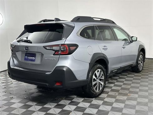 Certified 2025 Subaru Outback Premium image 10