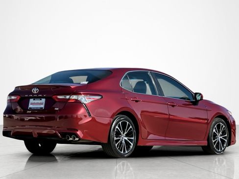 Certified 2018 Toyota Camry SE FWD image 5