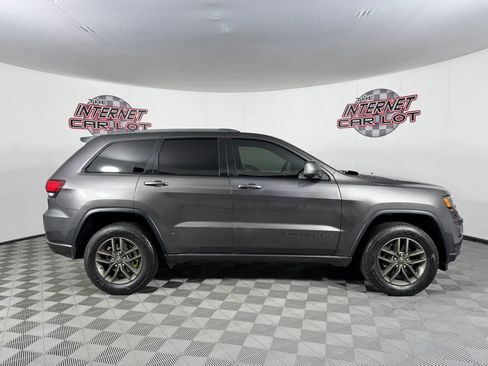 Used 2016 Jeep Grand Cherokee Laredo 75th Anniversary AWD/4WD image 8