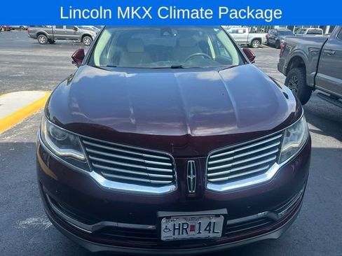 Used 2017 Lincoln MKX Reserve w/ Driver Assistance Package FWD image 2