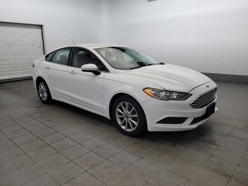Used 2017 Ford Fusion SE w/ Fusion SE Technology Package FWD image 11