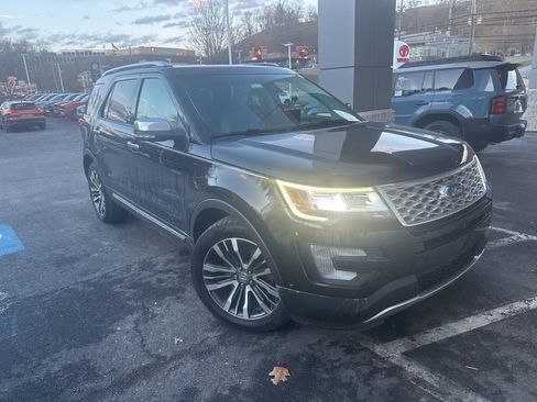 Used 2016 Ford Explorer Platinum image 2