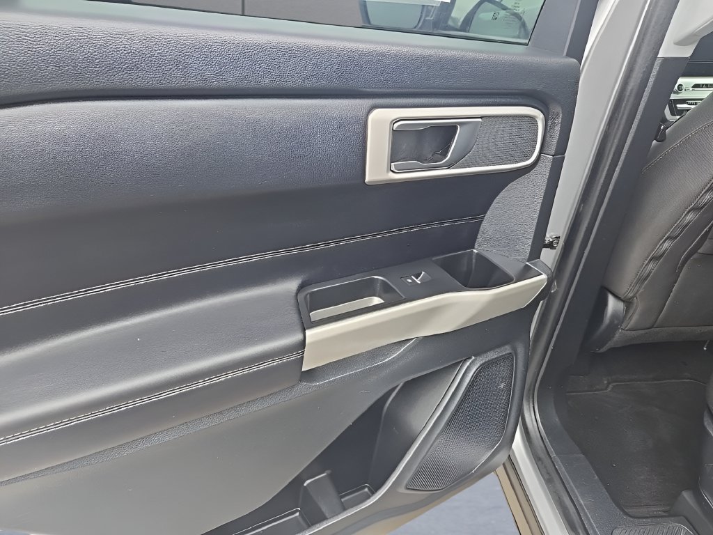 Used 2021 Ford Explorer XLT AWD/4WD image 18