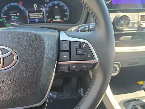 Used 2025 Toyota Grand Highlander AWD Hybrid image 18