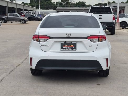 Used 2023 Toyota Corolla LE FWD image 5