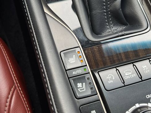 Used 2018 Lexus LX 570 image 5