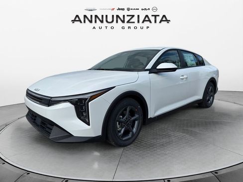 New 2025 Kia K4 LXS FWD image 1