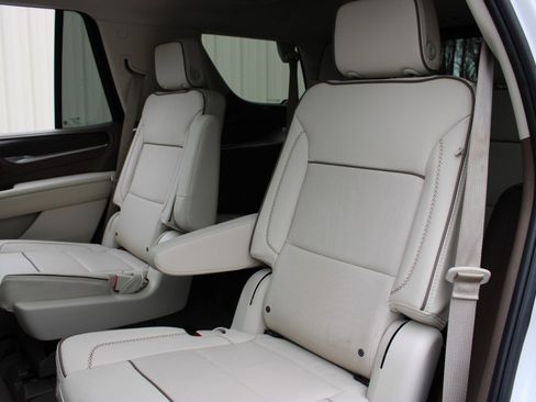 Used 2023 GMC Yukon Denali image 13