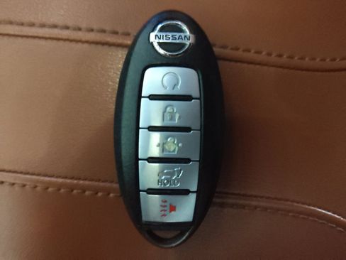 Used 2017 Nissan Rogue SL w/ SL Premium Package image 32