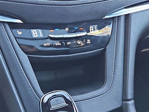 Used 2025 Cadillac XT6 Luxury image 12