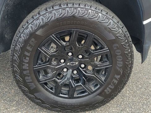 Certified 2025 Chevrolet Colorado Trail Boss image 9