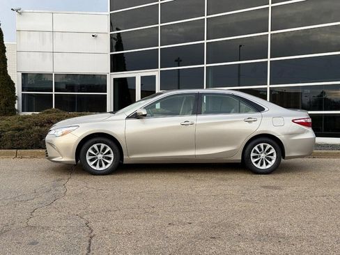 Used 2017 Toyota Camry LE image 6