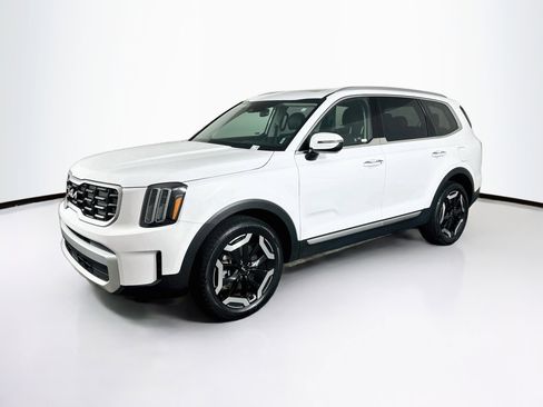 Used 2025 Kia Telluride S FWD image 3