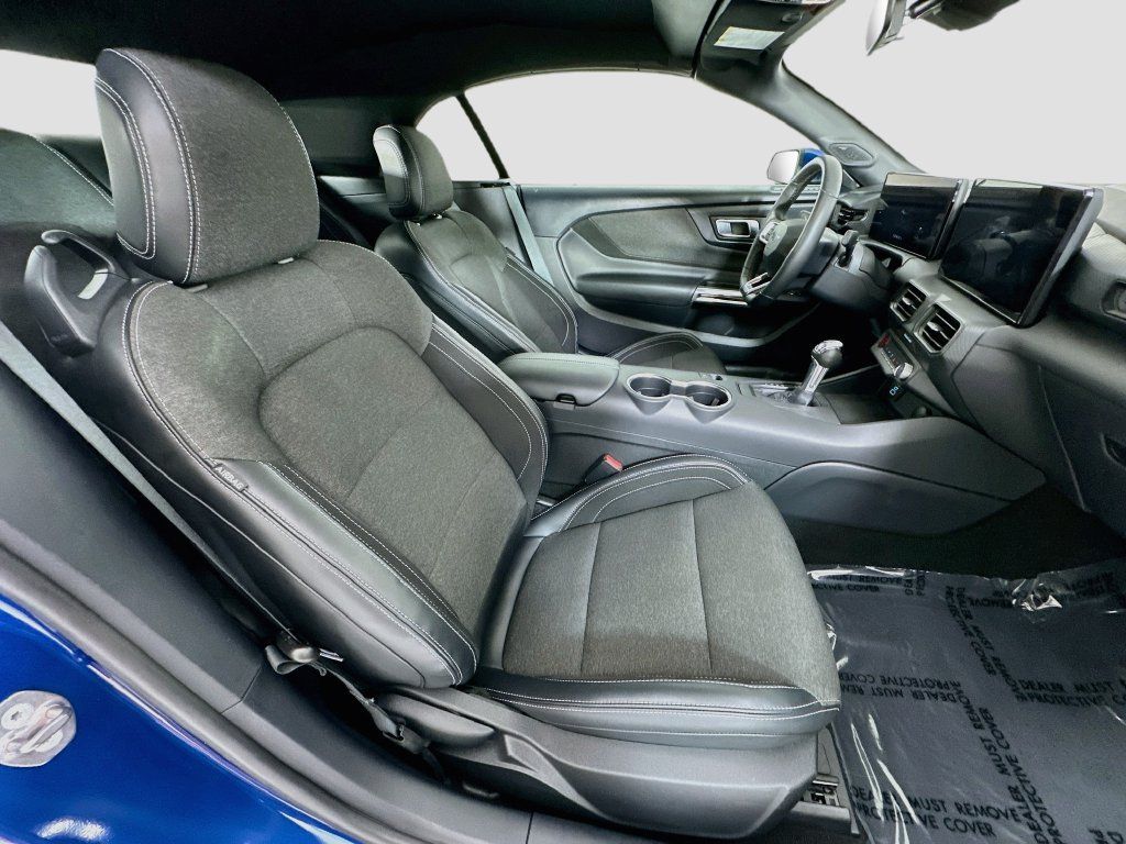 Used 2024 Ford Mustang Convertible RWD image 27