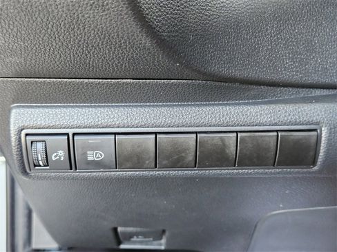 Used 2021 Toyota Corolla LE image 20