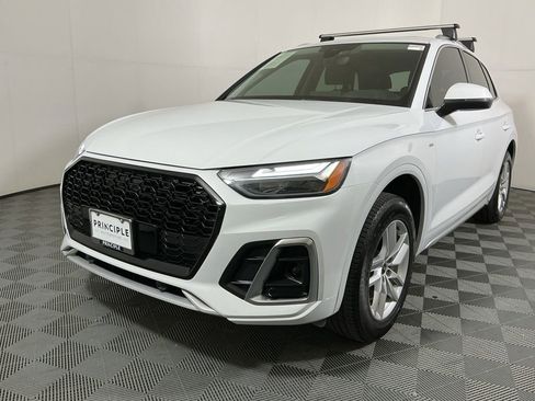 Used 2022 Audi Q5 2.0T Premium w/ Convenience Package AWD/4WD image 2