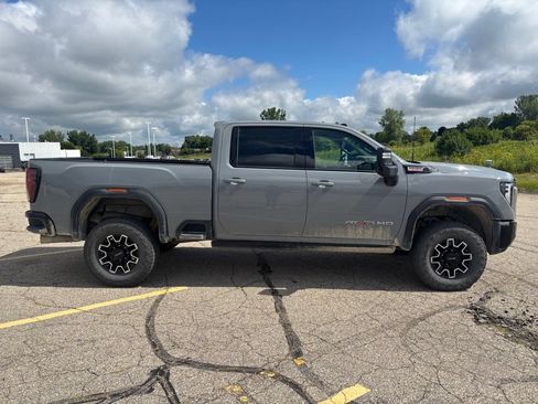 Used 2024 GMC Sierra 2500 AT4X AWD/4WD image 7